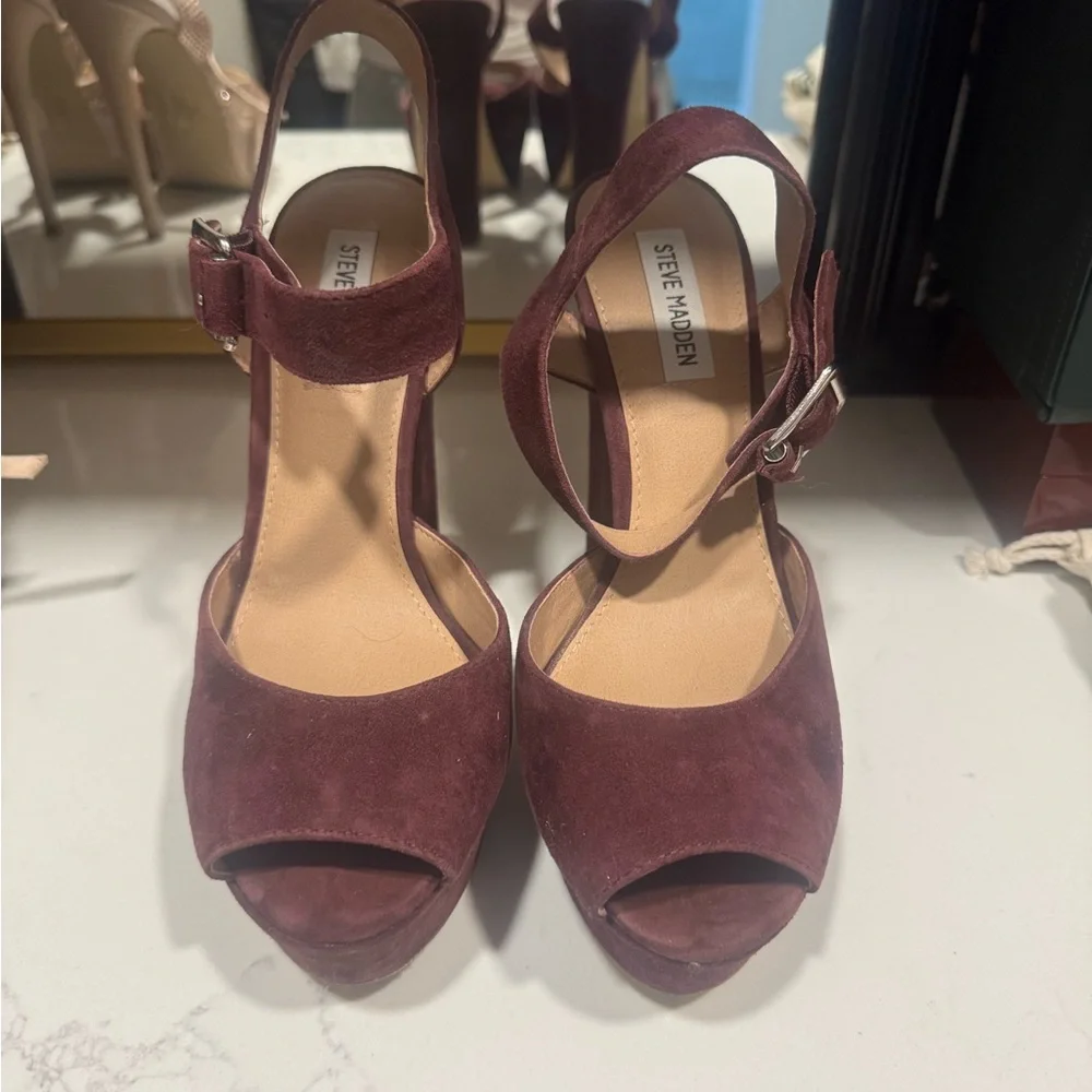Steve Madden Maroon Platform Sandals - Picture 3 of 5